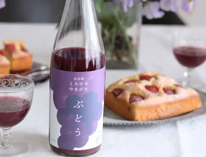 DEWAZAKURA TOROKERU YAMAGATA GRAPE